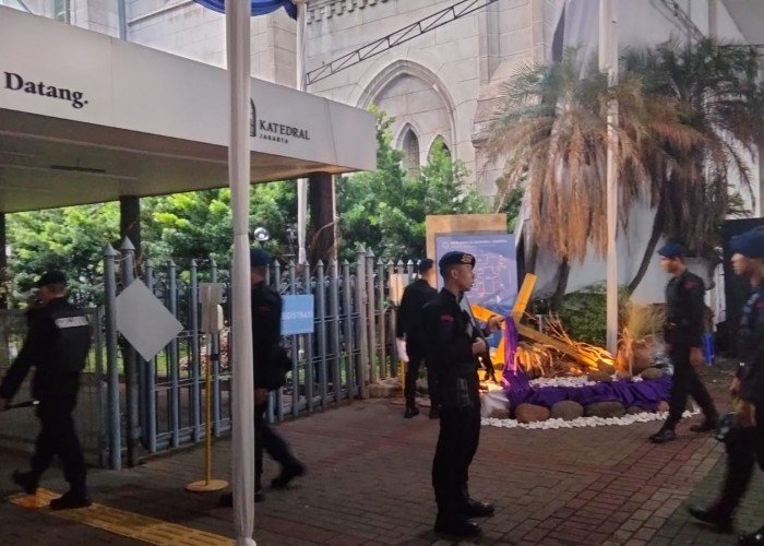Polisi Amankan Ibadah Paskah di Gereja Katedral Jakarta