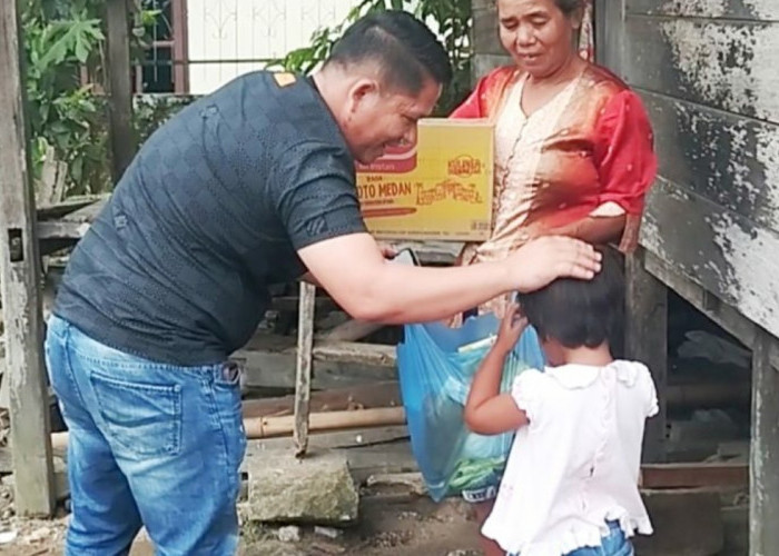 Janda Lansia Miskin Tak Pernah Dapat Bansos, Didatangi Anggota DPRD Siantar dan Beri Bantuan