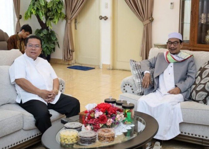 Wali Kota Siantar Jamu Makan Siang Syekh Ali Akbar Marbun di Rumah Dinas
