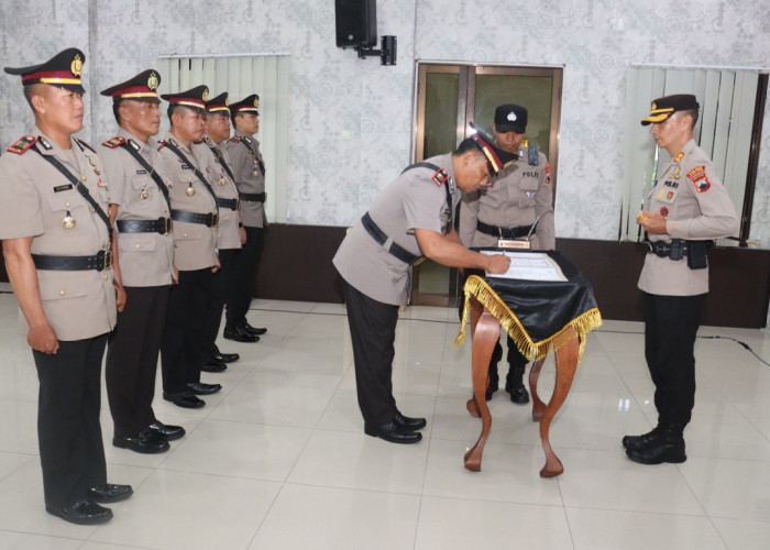 Polres Karanganyar Mutasi Para Pejabat Polisi dan Laksanakan Upacara Serah Terima Jabatan