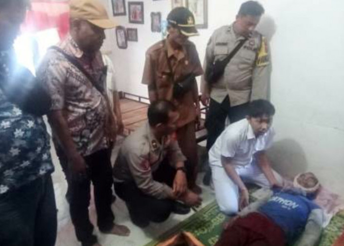 Jenazah Lansia di Depan Gudang Jagung, Dievakuasi  Polsek Tanah Jawa