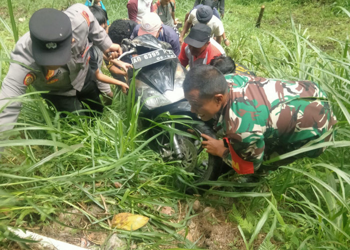 Sinergitas TNI-Polri dalam Mererespon Cepat Korban Laka Tunggal di Tawangmangu