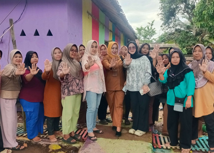 Camat Kemiri dan Ketua TP PKK Tinjau Persiapan Bina Wilayah di Desa Kemiri