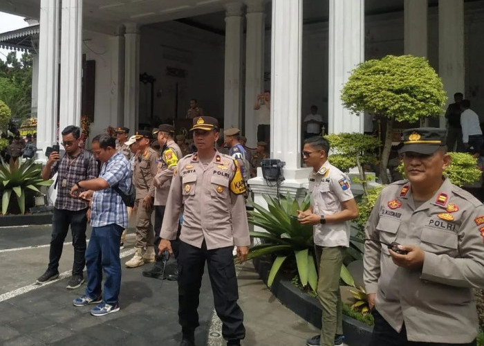 Polsek Bogor Tengah Melakukan Pengamanan Kegiatan Aksi Damai Koalisi Pedagang Pasar Bogor