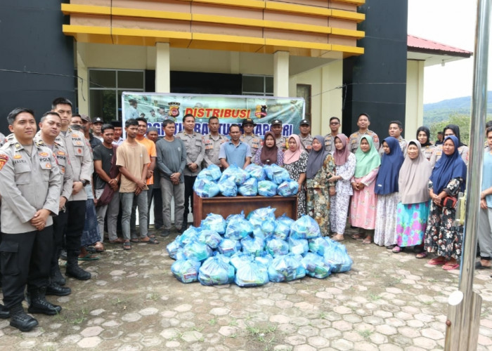 Polres Aceh Tenggara dan Mahasiswa STIK 83/WPS Salurkan Bantuan Kapolri untuk Korban Banjir Ketambe
