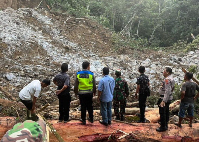 Gawat!! 2 Orang Petugas Swadaya Tertimbun Longsor Saat Hendak Memperbaiki Pipa Air