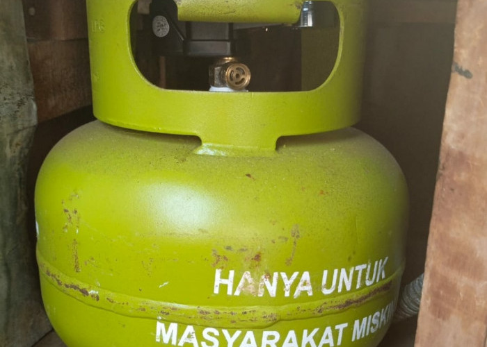 Bagaimana Menghitung Jumlah Orang Miskin di Indonesia Dikorelasikan Dengan Jumlah Tabung Gas Elpiji 3 Kg?