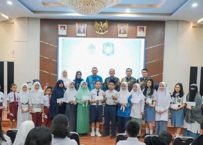 184 Pelajar Berprestasi Dapat Beasiswa dari KPRI Pemko Medan