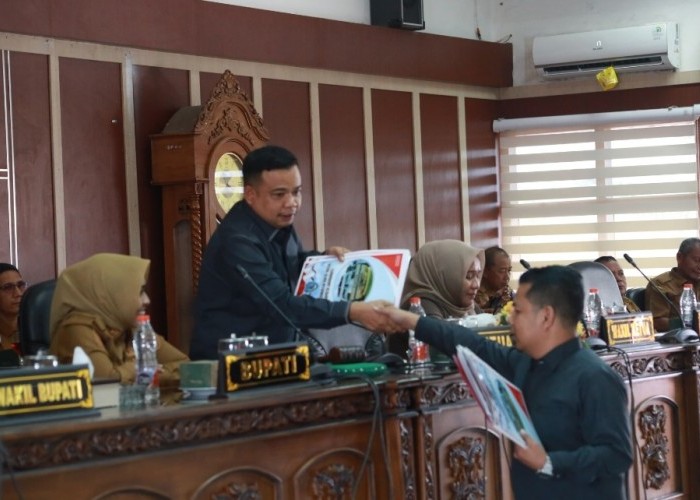 Bupati Labuhanbatu Ikuti Paripurna Penetapan Persetujuan Ranperda Pertanggung Jawaban APBD 2024