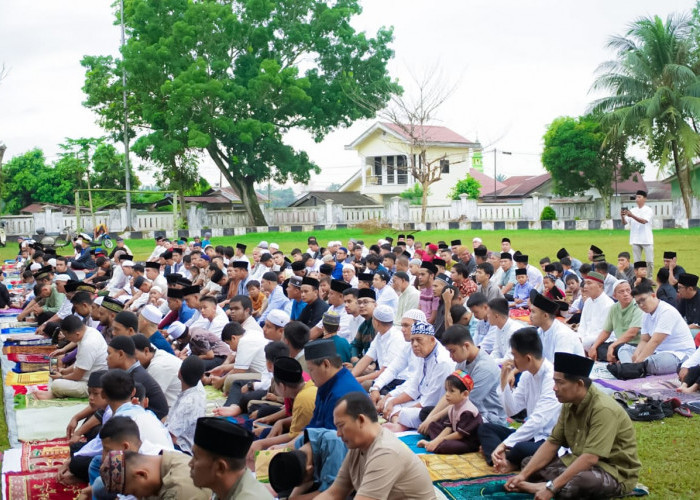 Plt Bupati Labuhanbatu Sholat Idul Adha di Lapangan Ikabina Rantauprapat