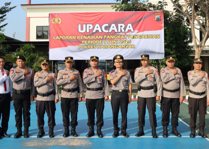 Anggota Polres Karanganyar Mendapat Kenaikan Pangkat Pengabdian 