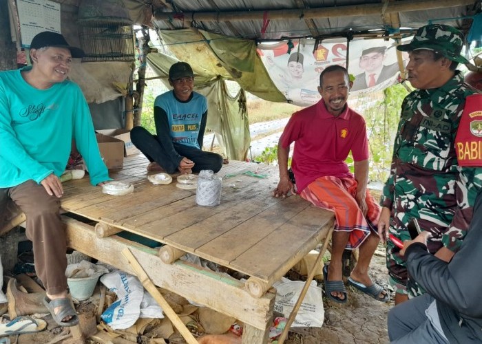 Babinsa Pagenjahan Jalin Silaturahmi, Perkuat Komsos di Kronjo