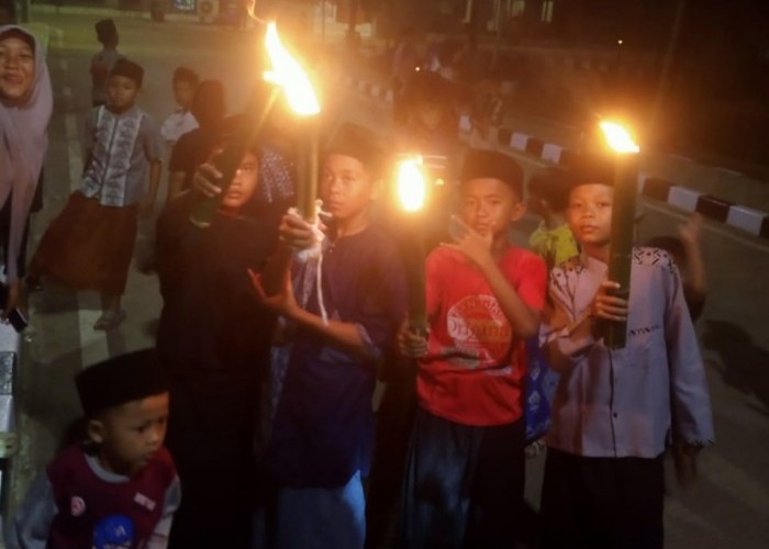 Masyarakat Desa Pangkat Sambut Malam Tahun Baru Islam dengan Pawai Obor