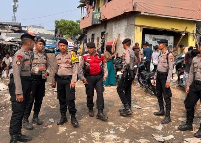 Polda Metro Kawal Distribusi Bantuan Korban Kebakaran Penjaringan