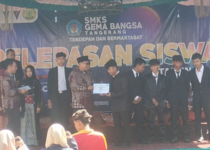 Pelepasan Siswa SMK Gema Bangsa Tahun 2025 Dibuat Haru dengan Ucapan Ulang Tahun Kepsek Ustadz Jamaludin