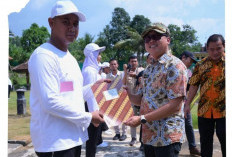 Wakil Bupati Karanganyar Serahkan SK kepada 57 PPPK Tahap II Formasi 2024