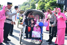 Penuh Haru dan Kebanggaan, Polres Karanganyar Lepas Purnawirawan dengan Tradisi Pedang Pora