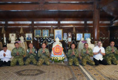 Pangdam IV/Diponegoro Dampingi Panglima TNI Ziarah ke Makam Jenderal Besar TNI (Purn) Soeharto di Giri Bangun