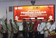 Paslon Bupati dan Wakil Bupati Rober Christanto dan Ade ELiana Mendaftar ke KPU Karanganyar