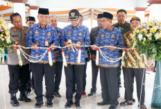 PJ Bupati Karanganyar Meresmikan Gedung Serbaguna dan TPS3R Desa Ngadiluwih  