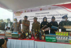 Pemusnahan Rokok Ilegal dan Miras Ilegal di Stadion Pakansari, Bupati Bogor Apresiasi Kolaborasi Lintas Sektor