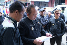 Bupati Karanganyar Tinjau Pasar Karangpandan Paska Puting Beliung  Berikan Dukungan dan Bantuan Darurat