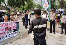 Massa Mahasiswa dan Masyarakat Geruduk Kantor KPU dan Bawaslu Sumut Minta Periksa Keaslian SKTT SMU Caleg Baye