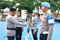 Disiplin Tak Bisa Ditawar, Polres Karanganyar Gelar Upacara PTDH