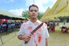 Pemenang Kostum Terunik Karnaval Hari Pahlawan, Fakru Royan Naibaho dari SMK negeri 1 Siantar