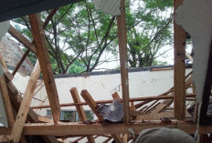 Atap Ruang Kelas SDN 01 Girilayu Karanganyar Roboh, Tidak Ada Korban Jiwa