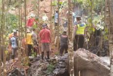 Longsor di Bandardawung, Evakuasi Matrial Polres Karanganyar Terjunkan Personel