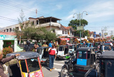 Demo di Depan Gedung DPRK Aceh Tenggara Desak PJ Bupati Drs.Syakir, M.Si Agar Cairkan Tulah dan Turunkan Harga