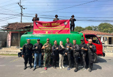 Korbrimob Polri dan Kommob Distribusikan Air Bersih di Wilayah Desa Tugujaya Cigombong Kabupaten Bogor 