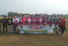 Meriahkan Hari Kemerdekaan, Desa Sukamurni Balaraja Gelar Laga Final Sepak Bola di Lapangan Panel lobang