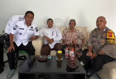 Bhabinkamtibmas Dampingi Kades Karang Tengah Klarifikasi Video Viral Kampung Siri Bogor