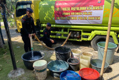 Tangani Dampak Elnino, Satbrimob Polda Banten Beri Bantuan Puluhan Ribu Liter Air Bersih untuk Masyarakat