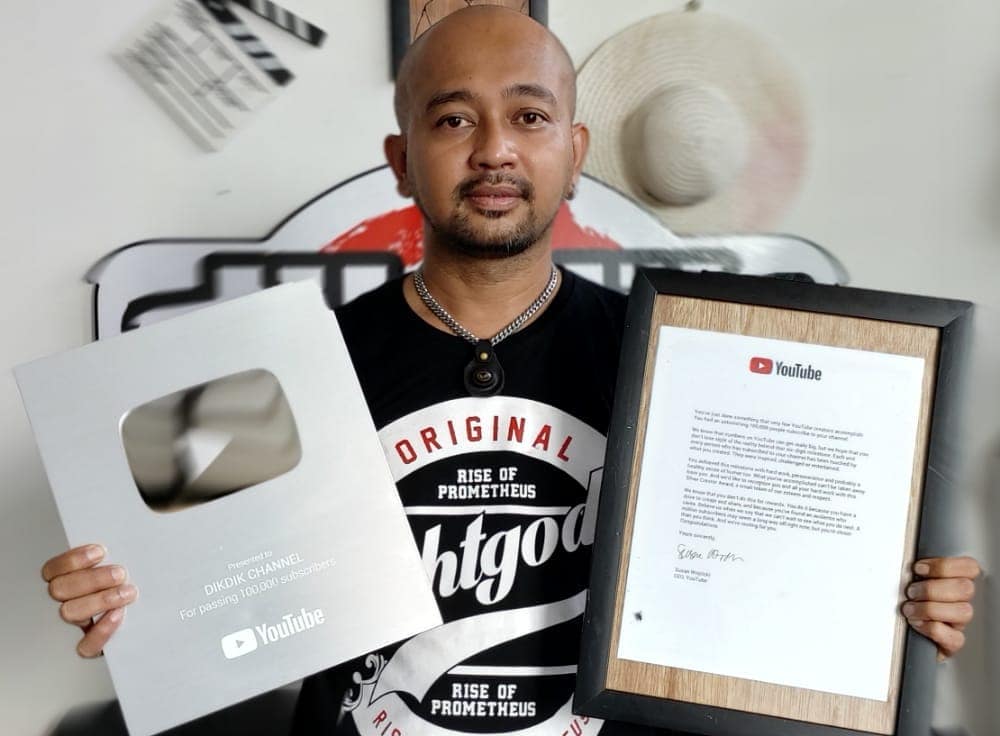 Mencapai 211 Ribu Subscriber, Dikdik Preman Pensiun Mendapatkan Youtube Creator Awards