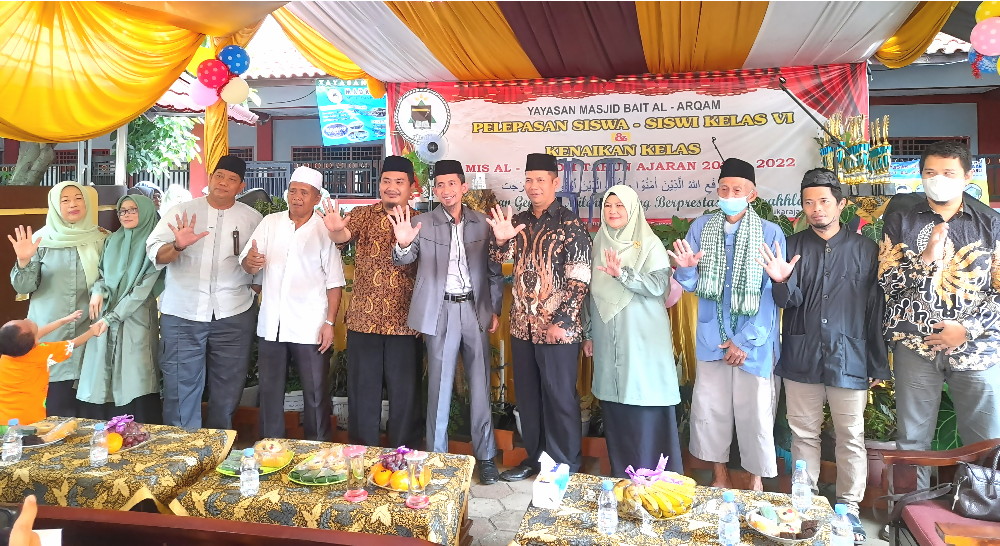 Sukses dan Meriah, Yayasan Masjid Bait Al-Arqam Gelar Acara Pelepasan Siswa Siswi Kelas VI dan Kenaikan Kelas 