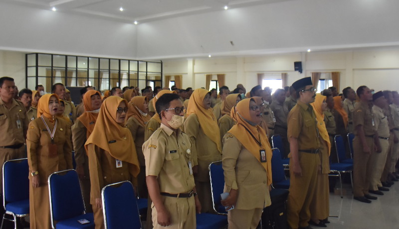 165 Kepsek dan Pengawas Sekolah Se Kabupaten Karanganyar Dilantik