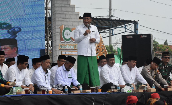 Drumband MTs Al Huda 1 Karangpandan Meriahkan Apel Akbar Peringatan Satu Abad NU