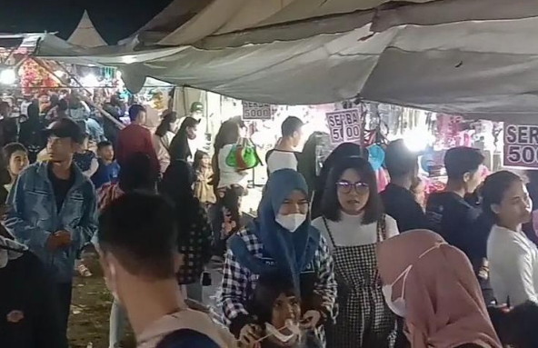 Jelang Berbuka Puasa, Pasar Malam Cibogel Menjadi Titik Ngabuburit Warga Kota Batu dan Ciomas Bogor