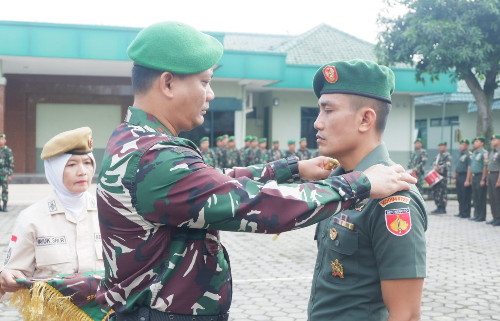 Kodim 0727/Karanganyar Menggelar Pelantikan Kenaikan Pangkat Bersamaan Upacara Bendera