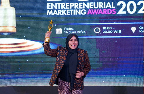 Novita Dewi Raih Penghargaan CMO of The Year 2023 oleh Markplus Dua Tahun Berturut-turut