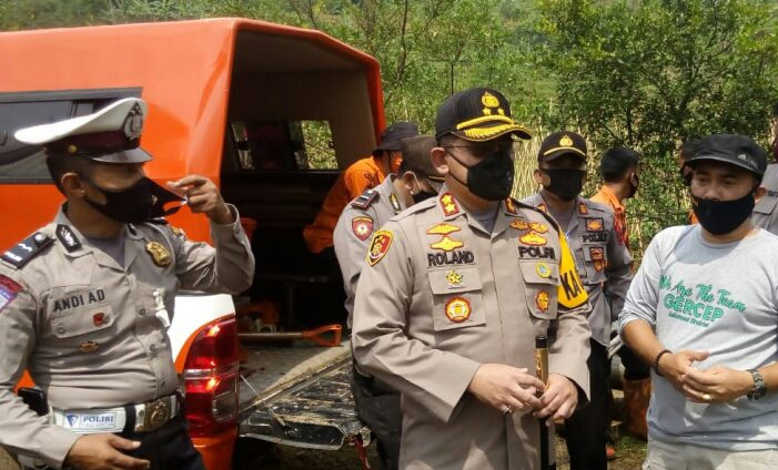 Kapolres Bogor Tinjau Langsung Lokasi Longsor di Wangunjaya Desa Leuwisadeng Kabupaten Bogor