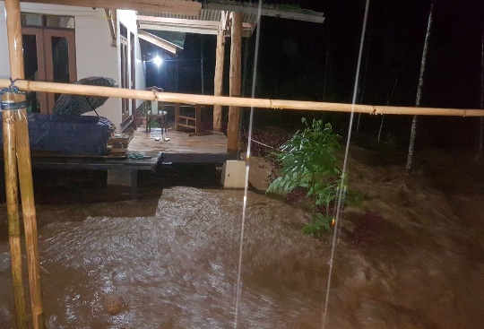 Sungai Cikaniki Mengamuk, Lima Rumah Warga di Desa Malasari Diterjang Banjir