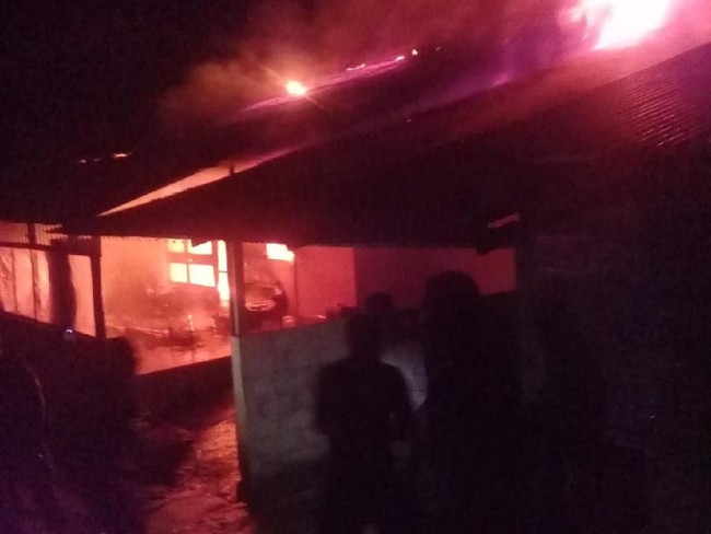 Malam Tahun Baru, Dua Unit Rumah Dilalap Api
