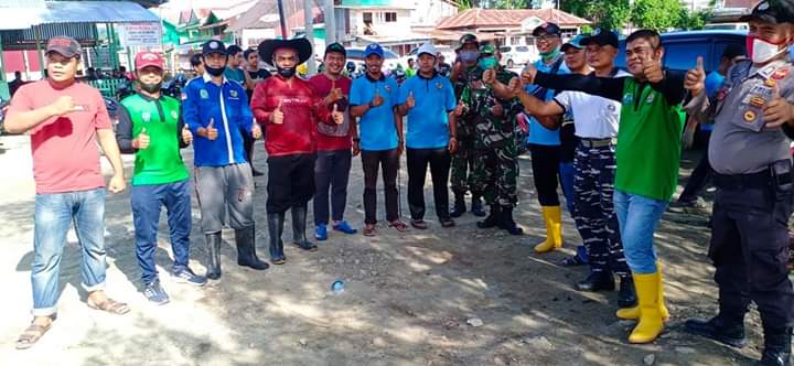 Tumbuhkan Kembali Jiwa Gotong Royong, “DLH, Camat, Koramil, Kapolsek Gaet LSM, OKP” Bersih-bersih.