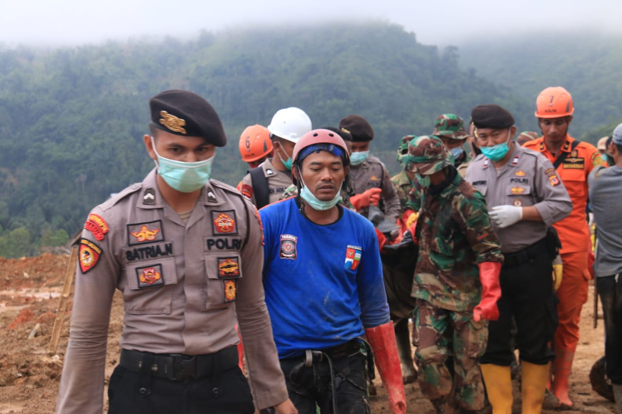 Tim Tanggap Darurat Bencana Kembali  Berhasil Temukan 9 Korban Longsor di Cisolok