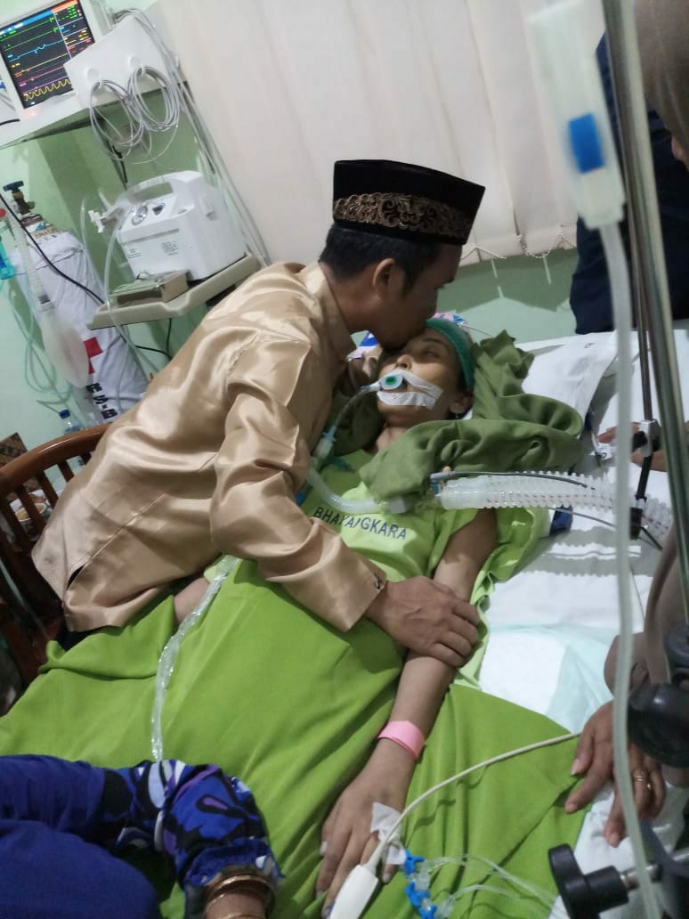 Inalilahi Wainailahi Rajiun,  Ustad Nyentrik Maulana Berduka