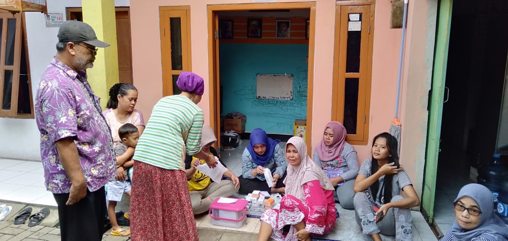 Dinas Kesehatan Periksa Korban Banjir di Tangerang